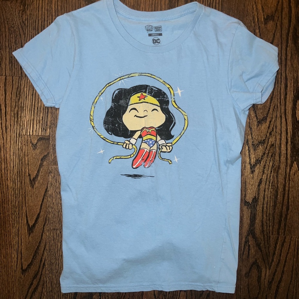 Women’s Wonder-Woman Shirt (Size Small)